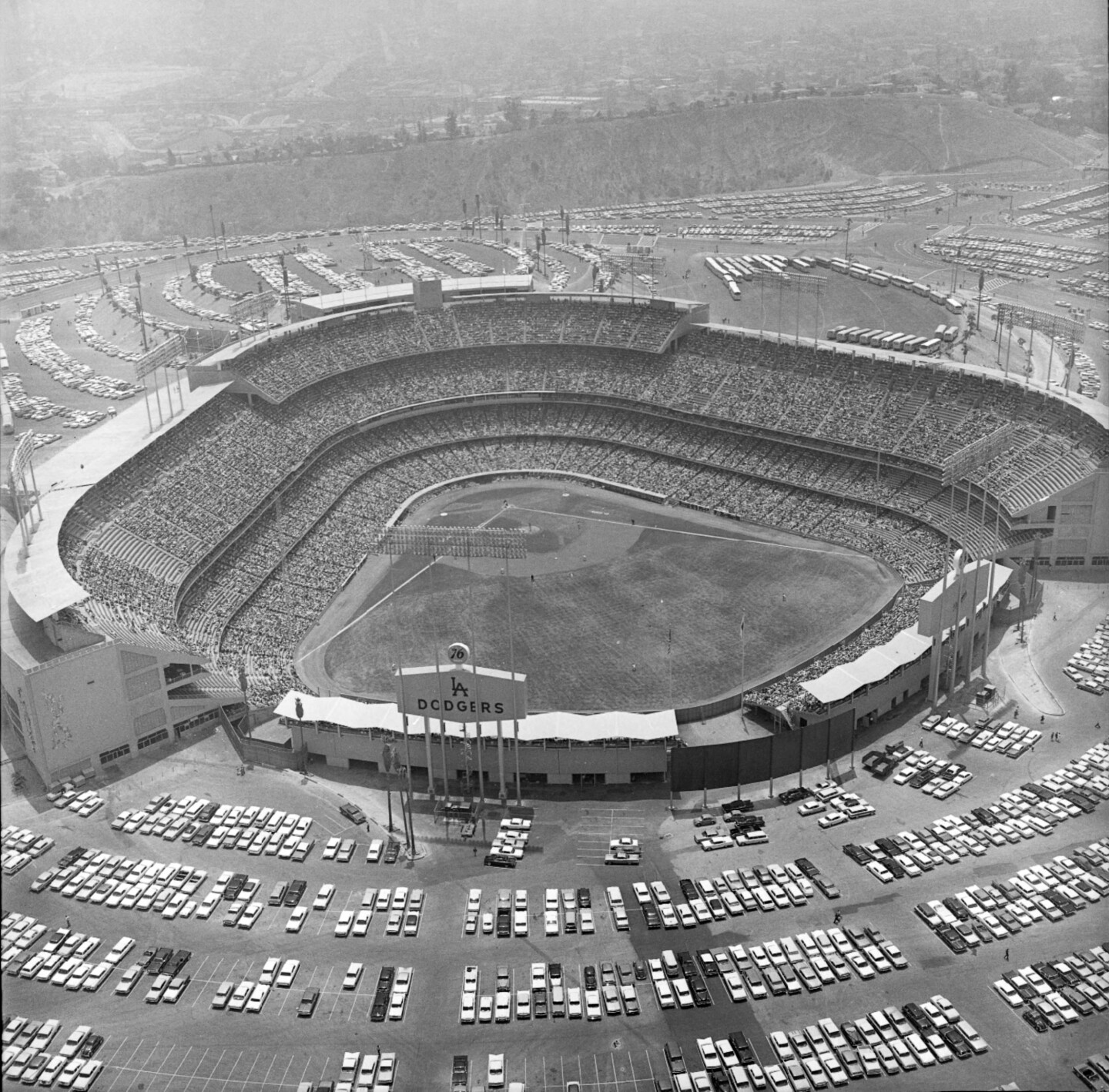 1962 view of a completed Dodger Stadium. Courtesy of the Los Angeles Times Photographic Archive. Department of Special Collections, Charles E. Young Research Library, UCLA. Used under a Creative Commons license (CC BY-NC-SA 3.0 US).