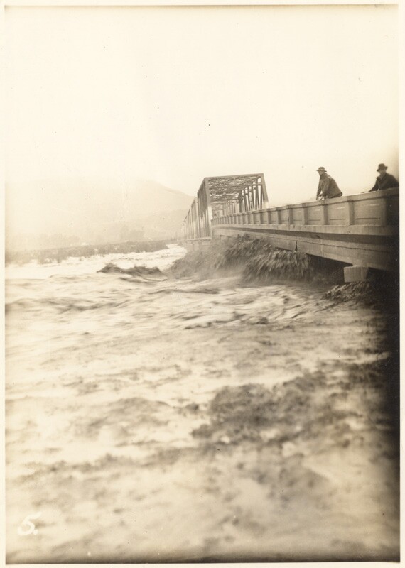 The Bardsdale Bridge over the Santa Clara River during the flood of 1938