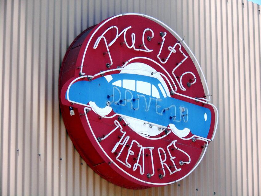 Vineland Drive-In's neon sign | Sandi Hemmerlein