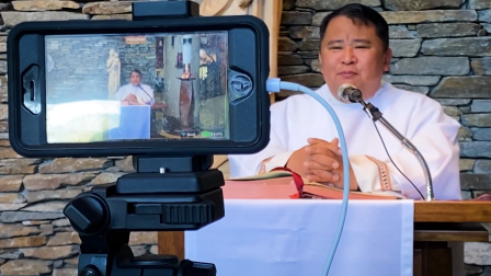 Rev. Albert Avenido Takes His Parish Online