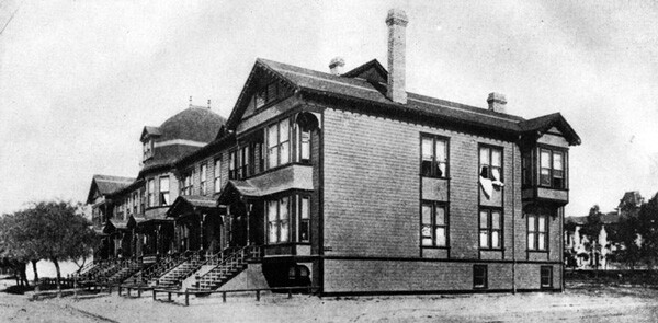 Lankershim Flats, a fashionable hotel at the corner of Seventh and Broadway, circa 1900. Courtesy of the Photo Collection, Los Angeles Public Library.