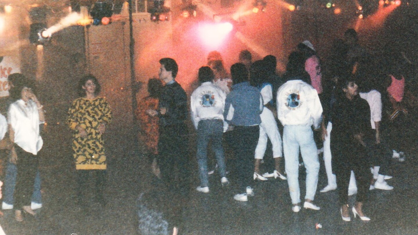 1980s East L.A backyard parties. | Photo: Courtesy of Gerard Meraz