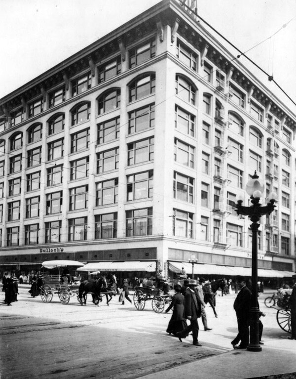 1910 view of the flagship Bullock's department store at Seventh and Broadway. Courtesy of the Photo Collection, Los Angeles Public Library.