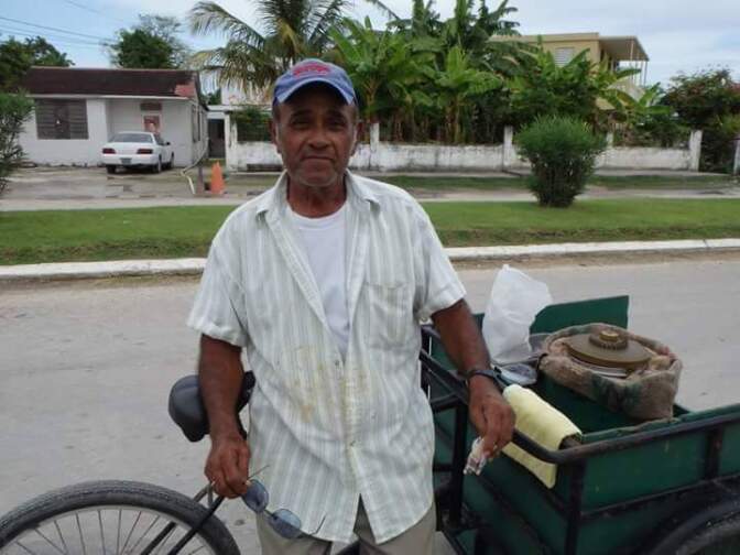 Marthin Ken's cousin in Belize also selling ice cream | Courtesy of Helados Pops