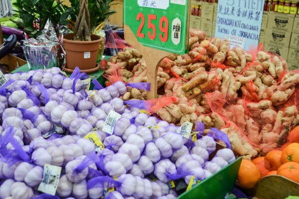 Garlic and ginger, yang foods | Photo by Clarissa Wei