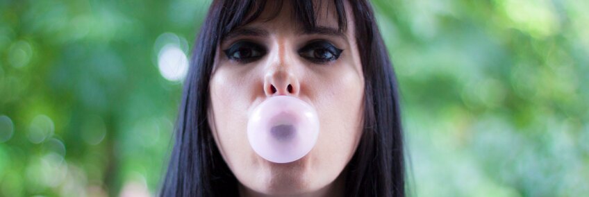 Woman blowing a chewing gum bubble. | Veronica Aguilar/Creative Commons