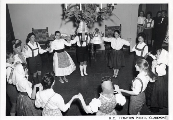Scripps College Christmas party, 1958. Courtesy of the Claremont Colleges Photo Archive, Honnold/Mudd Library.