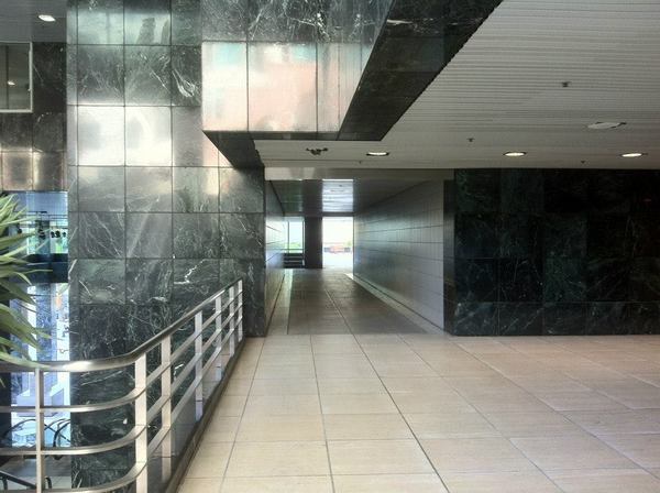 The walk through Citigroup Center connecting to the Bunker Hill Towers