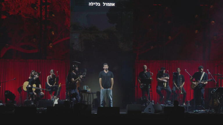 American Israeli held by Hamas performs songs of survival