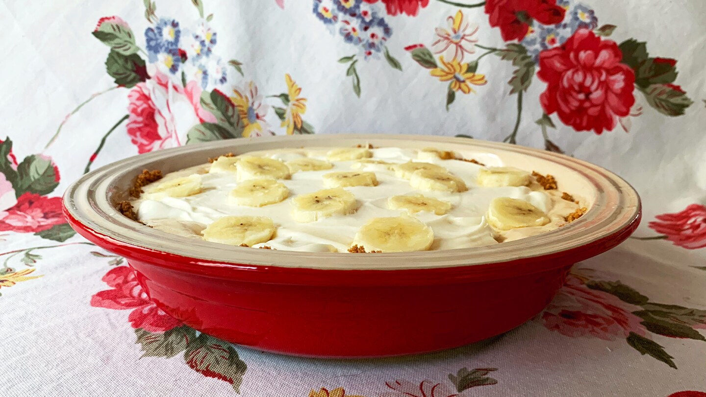 Side view of banana and cajeta cream pie. | VIctoria Gonzalez