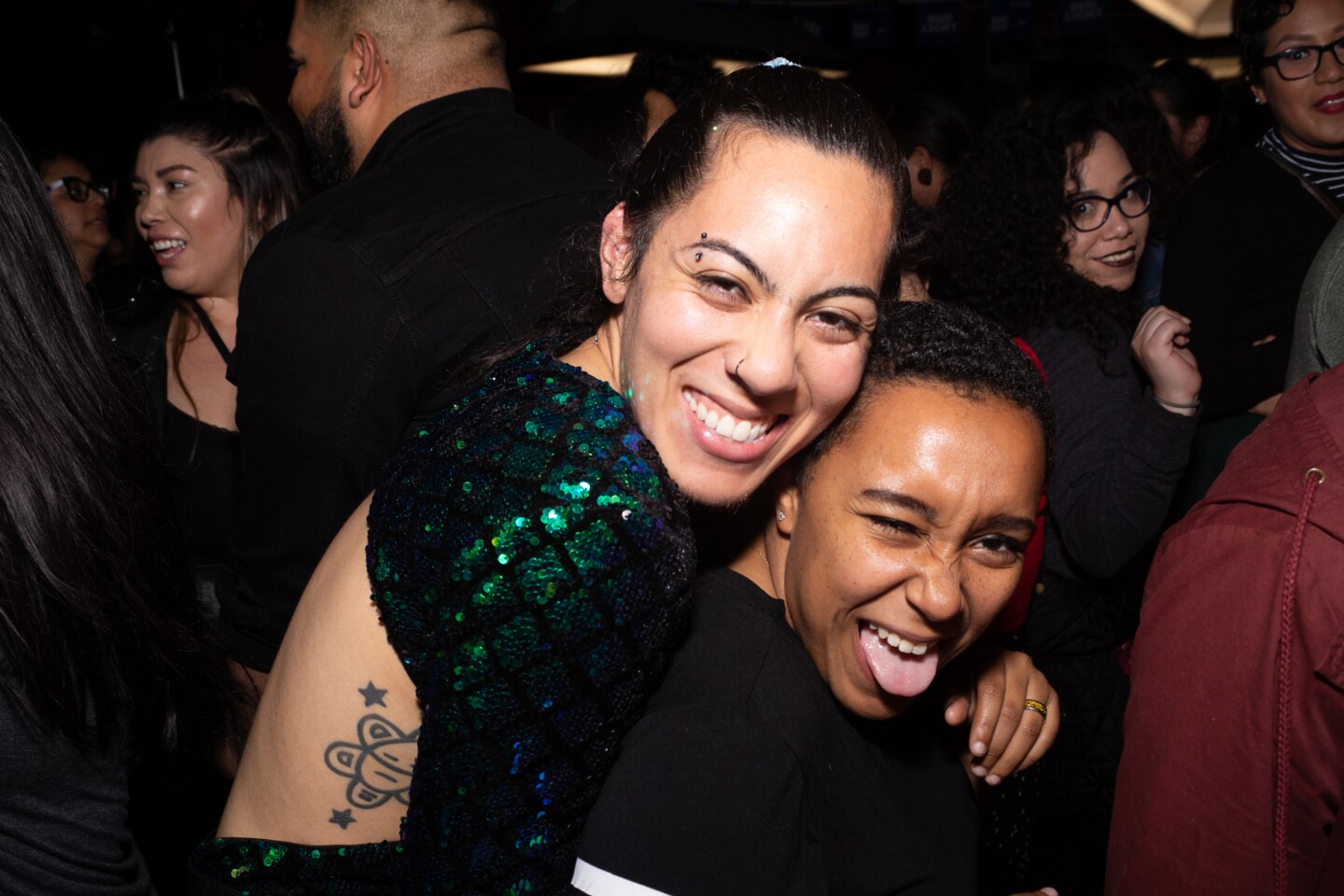 Two people party at Cumbiatón