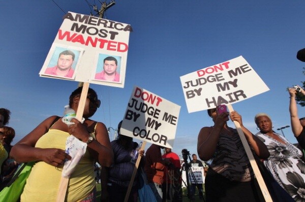 Protesters demonstrate at a rally for Trayvon Martin on March 22, 2012 in Sanford, Florida. | Photo: Mario Tama/Getty Images
