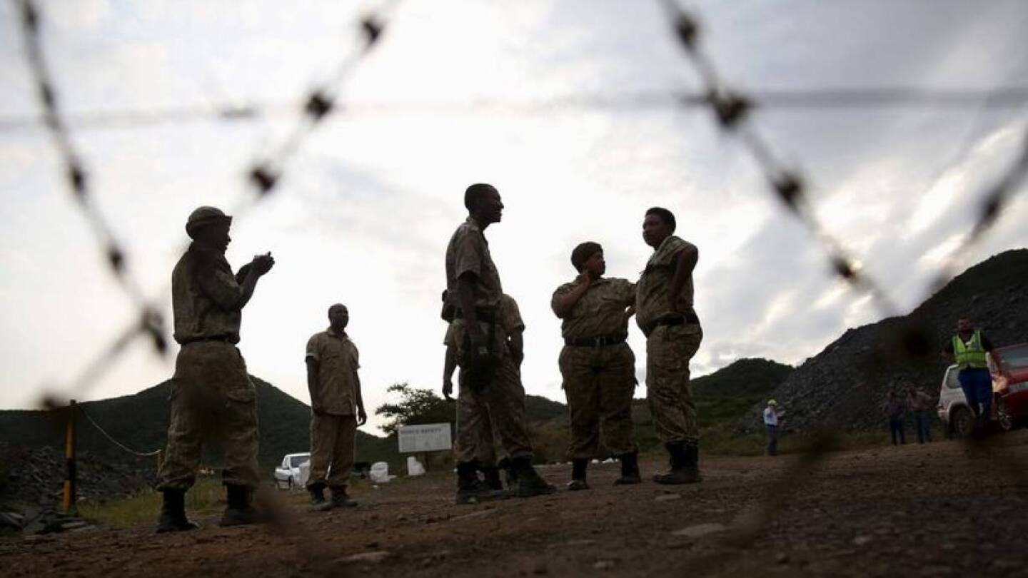 RCHIVE PHOTO: Security guards keep watch at the entrance of a mine near Barberton, east of Johannesburg, February 5, 2016. | REUTERS/Siphiwe Sibeko