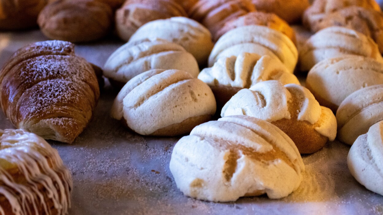 Pan dulces laid out in a pan