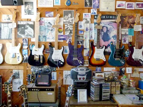 The Guitar Connect on Rose Avenue