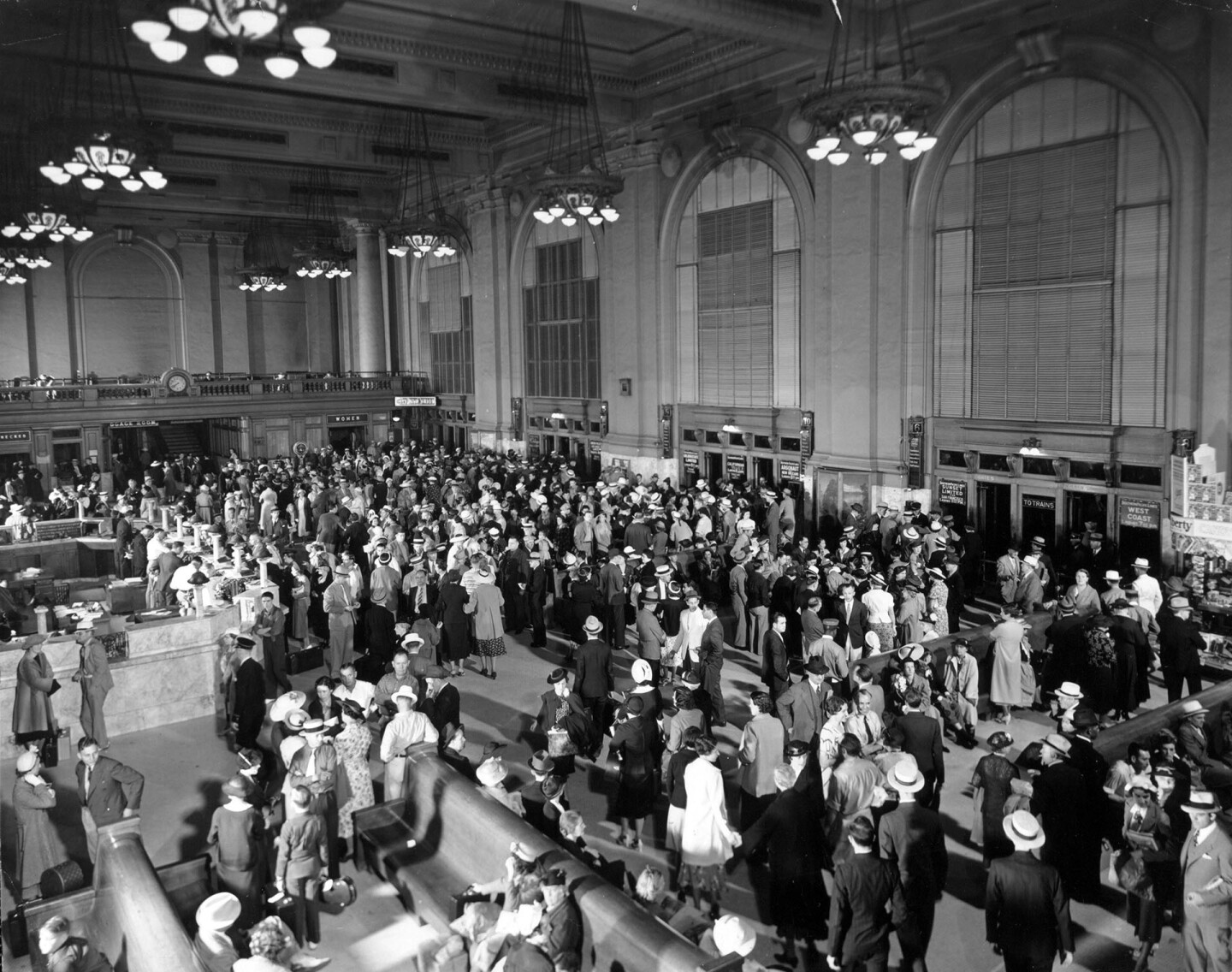 Interior view of the Central Station lobby. Courtesy of the Los Angeles Examiner Collection, USC Libraries.