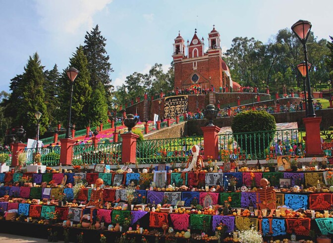 Day of the Dead altars in Metepec, Mexico | AmbarCCPM/Wikicommons
