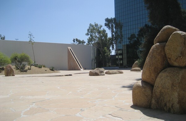 Isamui Noguchi sculpture garden ''California Scenario'' I Photo: Kathryn Poindexter