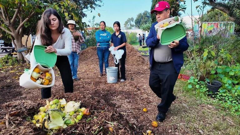 The Community That Transforms Food Scraps Together, Stays Together