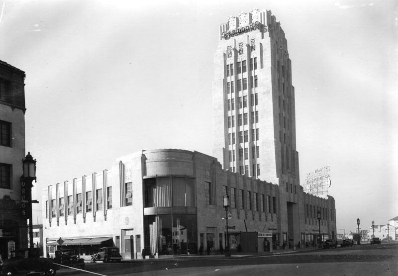 1929 view of the newly-opened Desmond's department store. Courtesy of the Security Pacific National Bank Collection, Los Angeles Public Library.