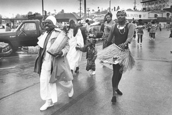 Kwanzaa parade on Dec. 31 1988. Image: Steve Grayson, courtesy of Los Angeles Public Library