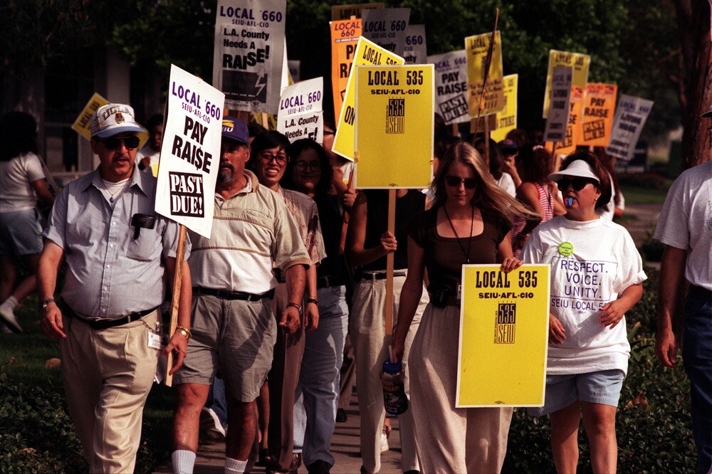Service workers picket
