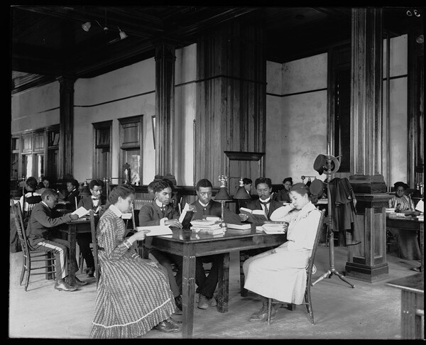 Interior view of the library reading room at the Tuskegee Institute ca. 1902 | Photo: Courtesy of Library of Congress