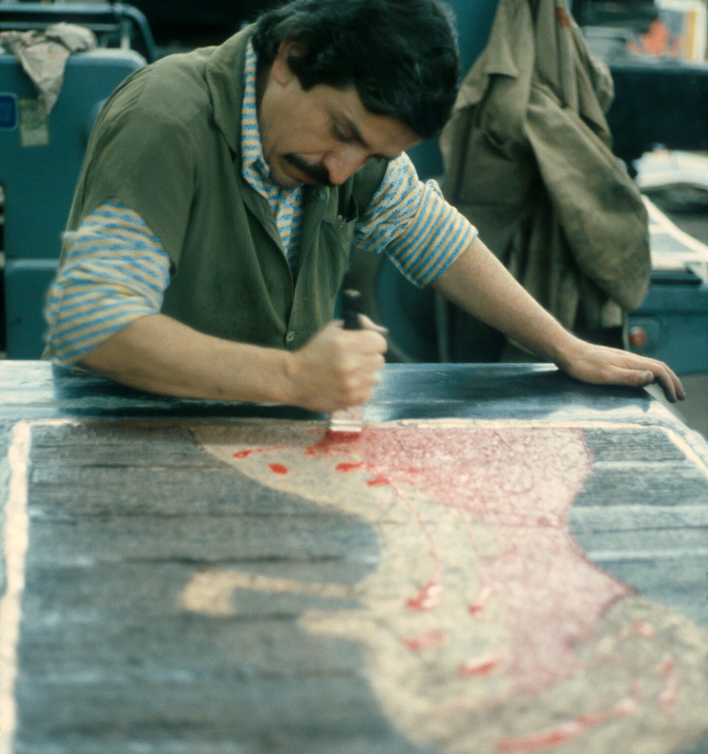 Master Printer inking plate at Mixografia