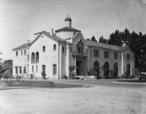 Exterior view of the Administration Building at the Los Angeles County Farm | Photo: Security Pacific National Bank Collection, Los Angeles Public Library