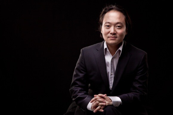 Music Director Scott Yoo. Image courtesy of Festival Mozaic.