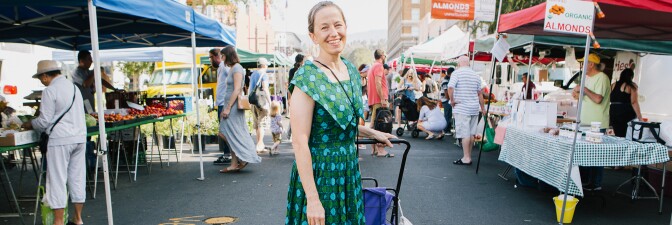 A customer prepared to shop at the Hollywood Farmers' Market with her rolling shopping cart. | Jenny Kim