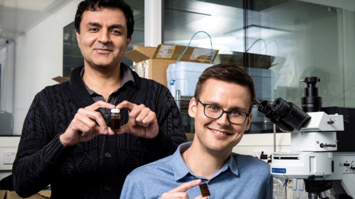 Researchers Kourosh Kalantar-zadeh and Torben Daeneke with their solar fuel paint | Photo: RMIT