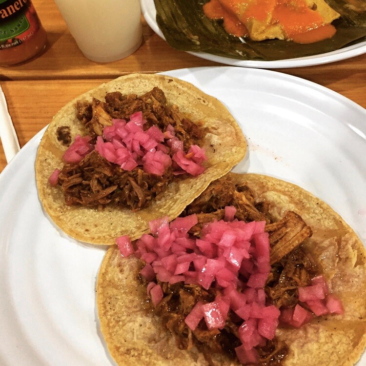 Cochinita pibil tacos at Chichén Itzá