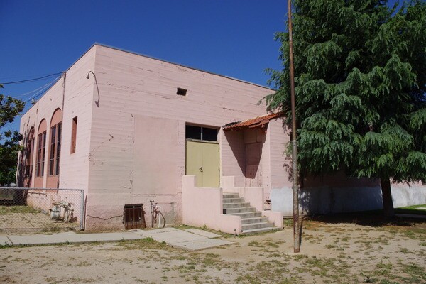 Photo study of former Casa Blanca elementary school 2000 I Photo: Ed Fuentes