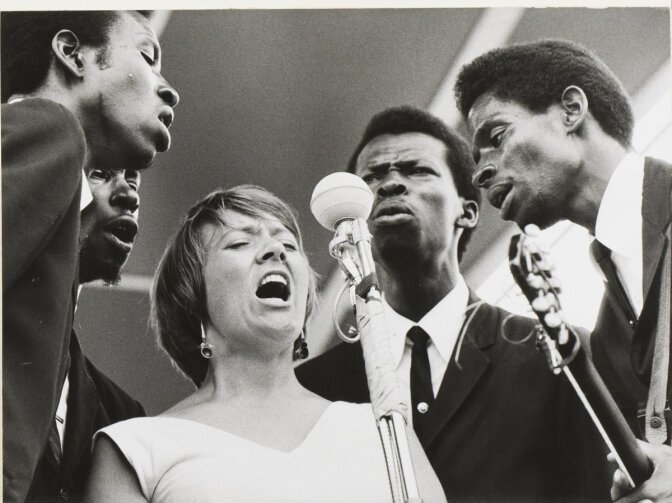 Barbara Dane with the Chamber Brothers | Mark Roth, Courtesy of the Barbara Dane Legacy Project