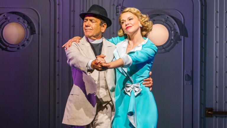 Sutton Foster and Robert Lindsay perform "Friendship"
