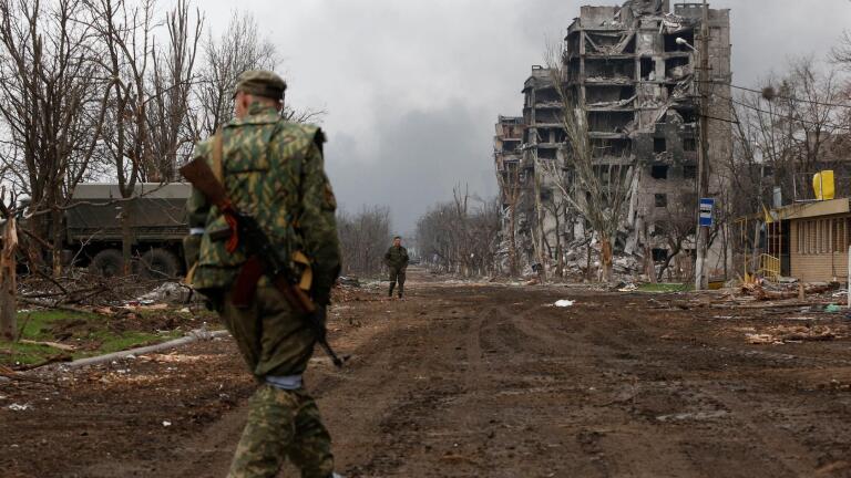 Russia escalates attacks in Ukraine amid humanitarian crisis