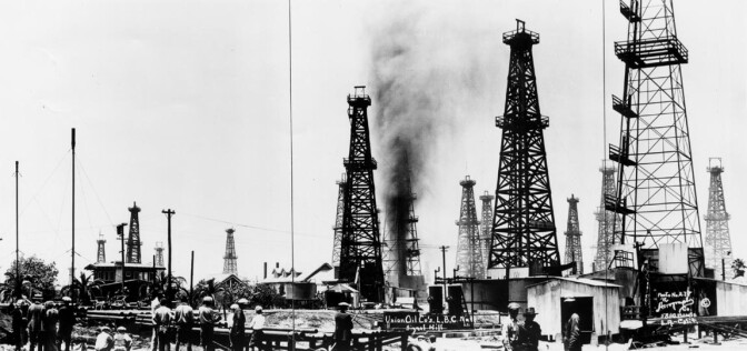 People watch as an oil well gushes in Union Oil Company's Long Beach oil field in Signal Hill. | Public Domain