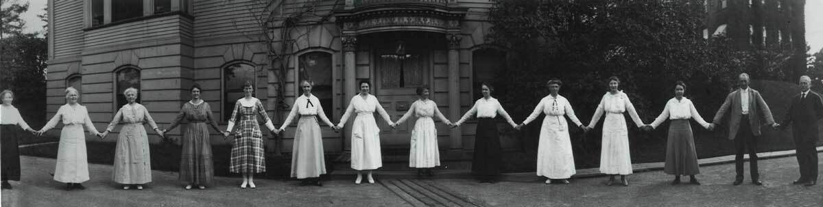 Human computers holding hands in what is called the 'Paper doll' photo c. 1918. | Center for Astrophysics, Harvard & Smithsonian, Photographic Glass Plate Collection