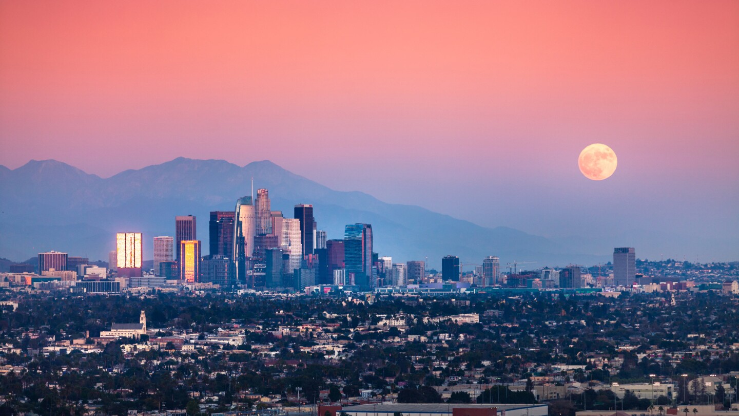 supermoon moonrise over los angeles