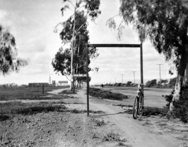 The Santa Monica Cycle Path at Washington and Third Ave. Courtesy of the USC Libraries - California Historical Society Collection.