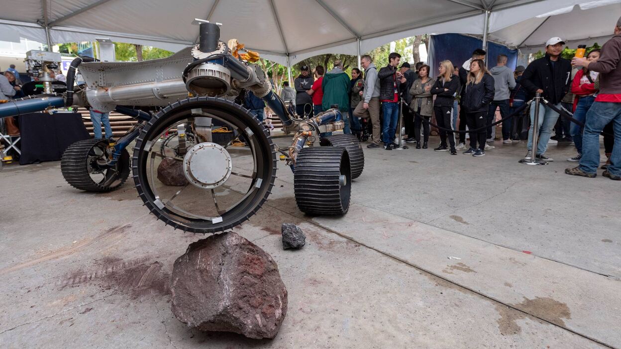 Ticketed guests at JPL's Ticket to Explore event in May 2019 take a look at robots under contruction. | Flickr/NASA Jet Propulsion Laboratory/Creative Commons (CC BY-NC-ND 2.0)