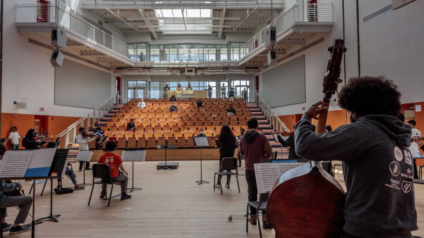 The Judith and Thomas L. Beckmen YOLA Center at Inglewood, photo by Joshua White