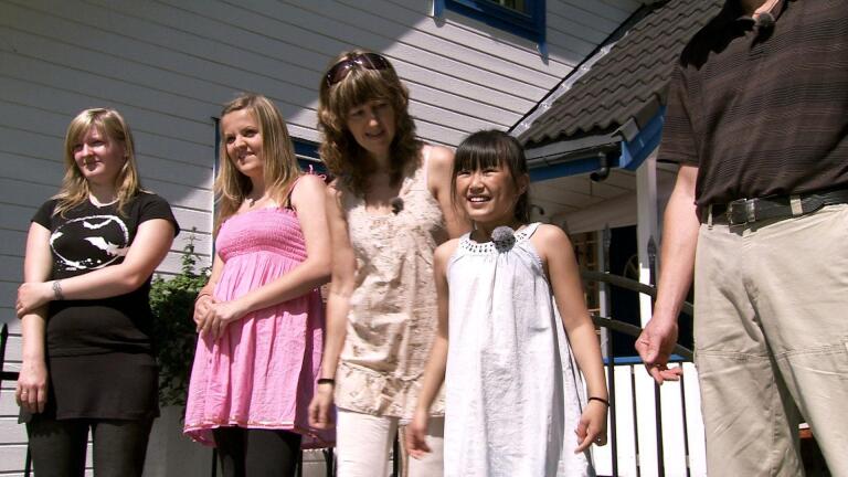 Twin Sisters: American Girl Meets Her Norwegian Twin