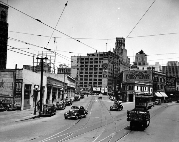 Broadway Place at Main Street, 1939. Courtesy of the USC Libraries - Dick Whittington Photography Collection.