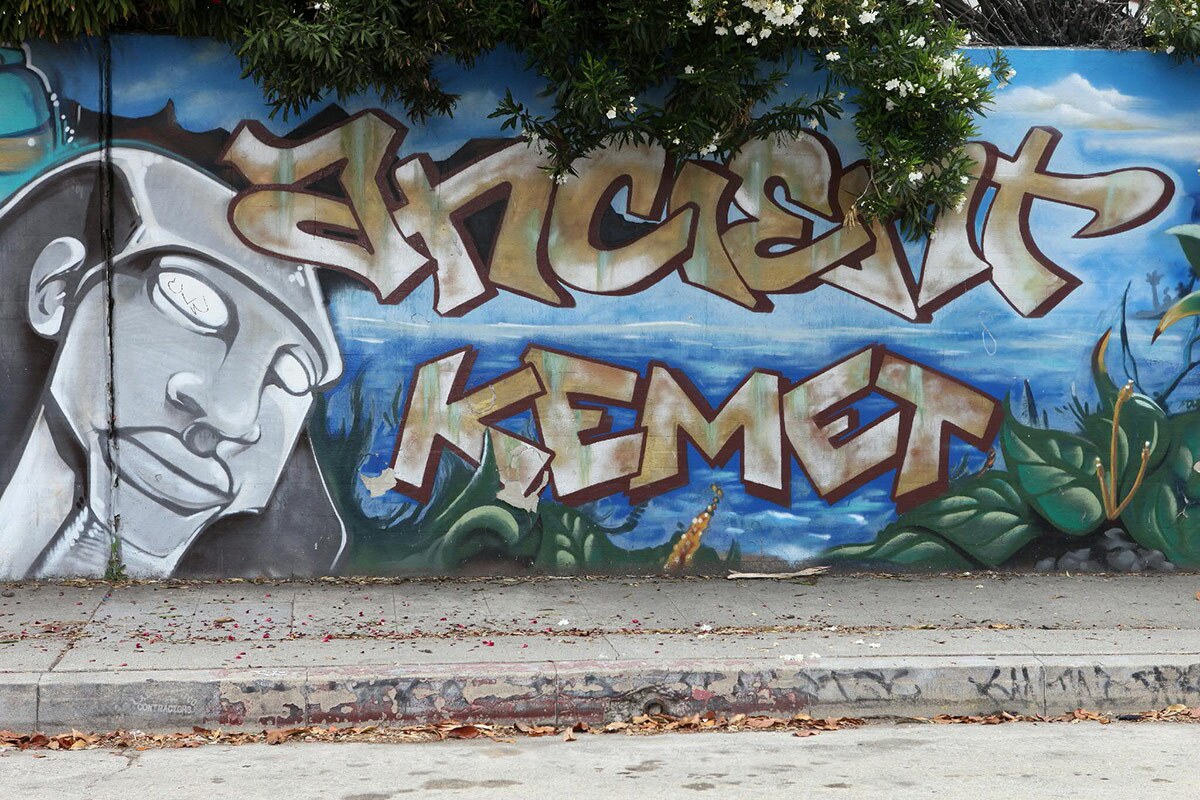 A segment of the "Great Wall of Crenshaw" | Flickr/Rob "Shawdog" Helfman