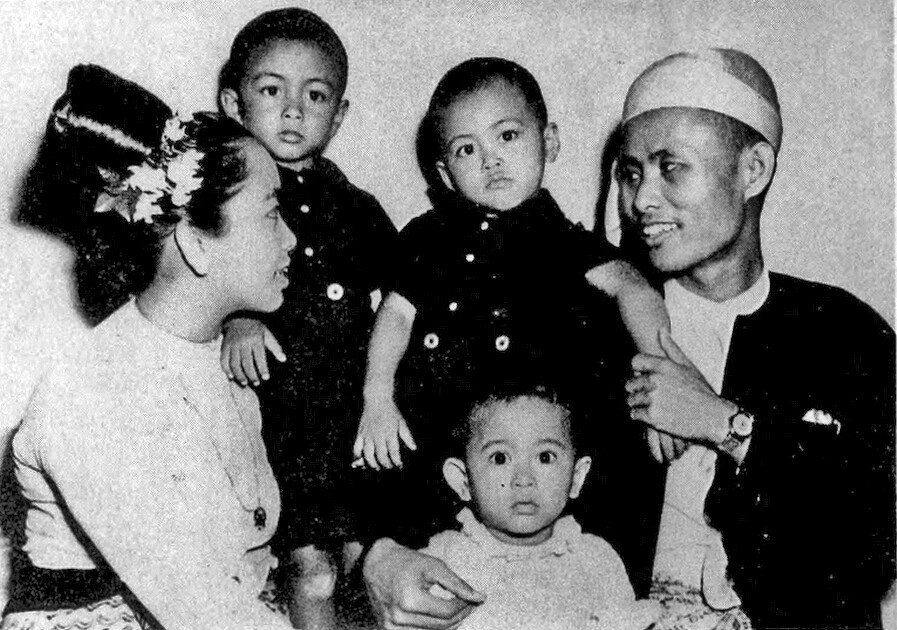 Aung San Suu Kyi Family Portrait