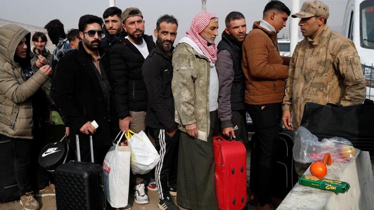 Displaced Syrians return to rebuild homes and families