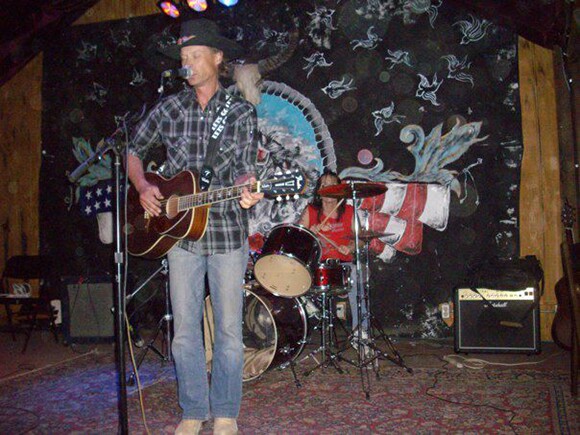 Memorial Day 2012 MilTree music event at Pappy & Harriet's in Pioneertown | Photo: Tara Young.