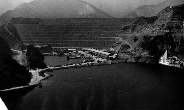 Aerial view of the San Gabriel Dam, built to contain a debris basin at the foot of the San Gabriel Mountains. Courtesy of the Herald-Examiner Collection, Los Angeles Public Library.